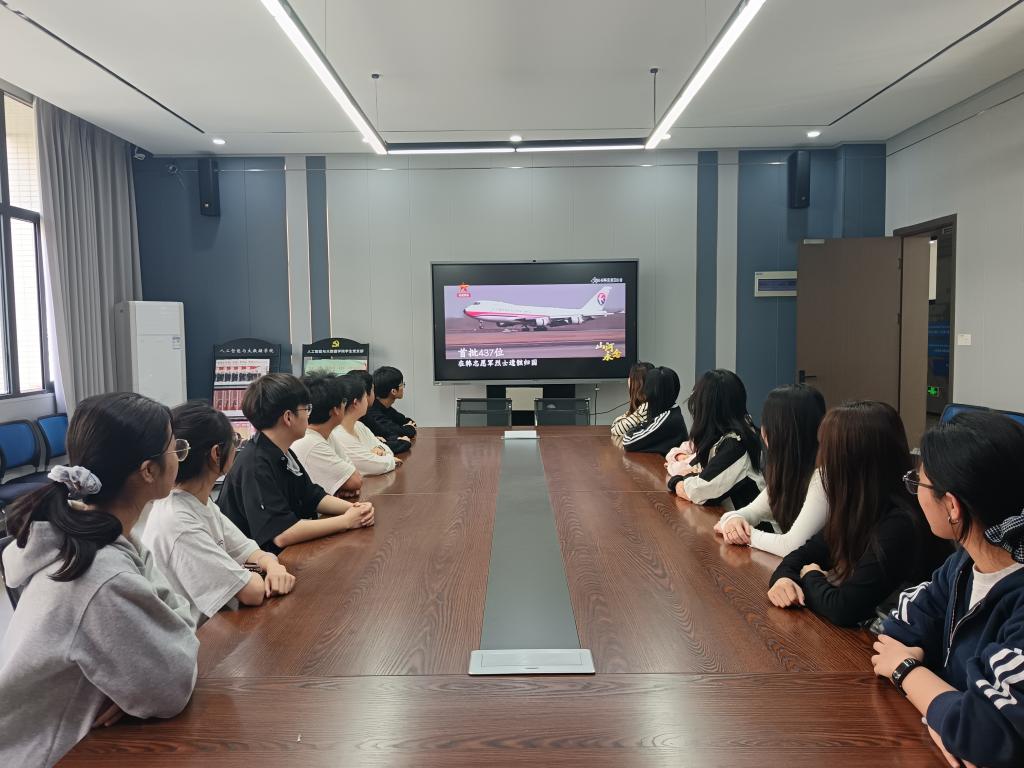 人工智能与大数据学院.jpg